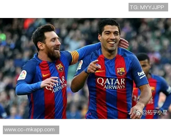 梅西苏亚雷斯德保罗热身时与印度官员亲密互动传球乐趣无限 梅西苏亚雷斯德保罗热身时与印度官员亲密互动传球乐趣无限