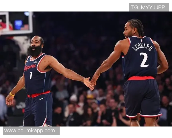 小卡近期表现惊艳四战狂砍156分创生涯新高并送出6次盖帽 小卡近期表现惊艳四战狂砍156分创生涯新高并送出6次盖帽