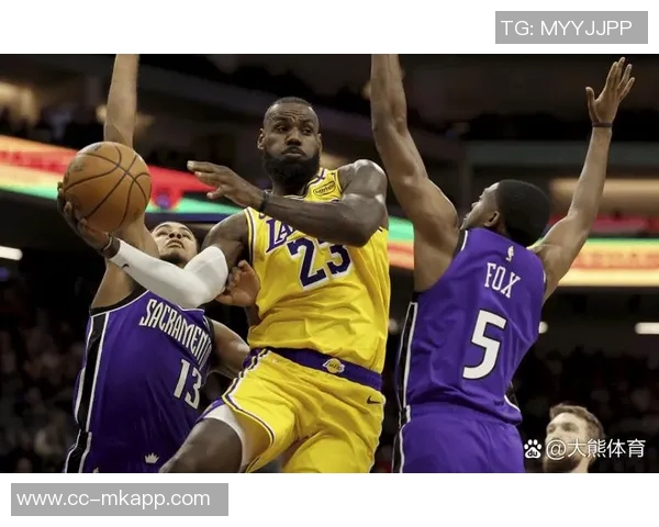 克莱44次出手无罚球仍砍25分库里大鸟雷阿伦同登历史榜单 克莱44次出手无罚球仍砍25分库里大鸟雷阿伦同登历史榜单